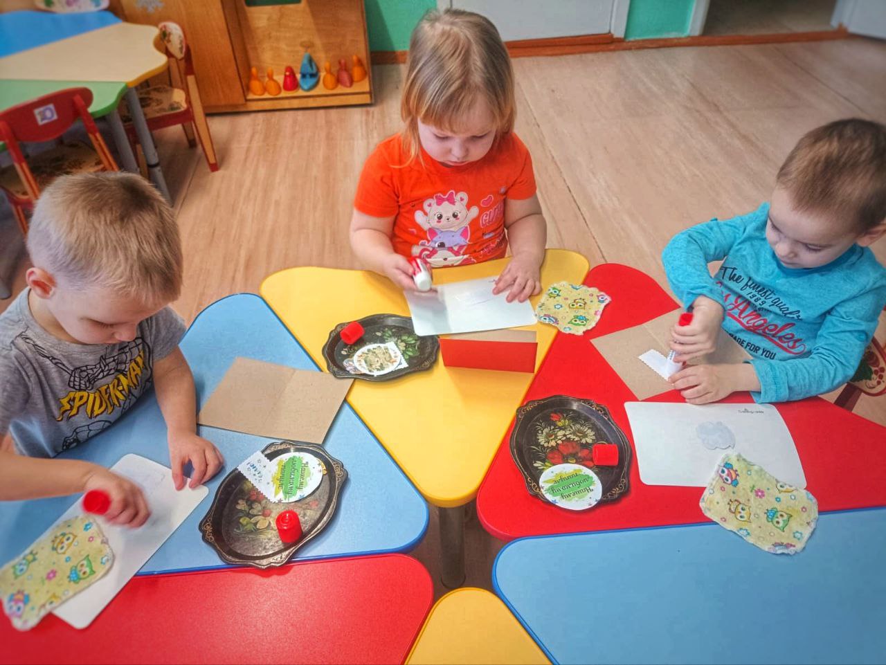 В рамках реализации проекта «Предшкола: стандарт детского сада» в дошкольном отделении гимназии №2 м.о. Чехов (здание 3, п. Васькино) на тематической неделе «Театр детей» - лексическая тема «День защитника Отечества» -... В рамках реализации проекта «Предшкола: стандарт детского сада» в дошкольном отделении гимназии №2 м.о. Чехов (здание 3, п. Васькино) на тематической неделе «Театр детей» - лексическая тема «День защитника Отечества» -...