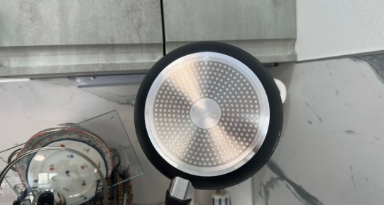 Секреты быстрого очищения сковород и кастрюль