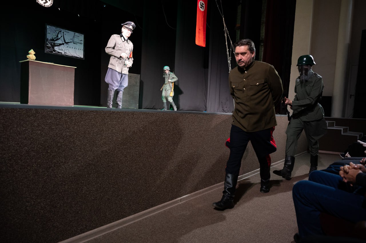 В театре «Зазеркалье» состоялся показ спектакля «Генерал», на котором побывали и журналисты Серпуховского информационного агентства В театре «Зазеркалье» состоялся показ спектакля «Генерал», на котором побывали и журналисты Серпуховского информационного агентства