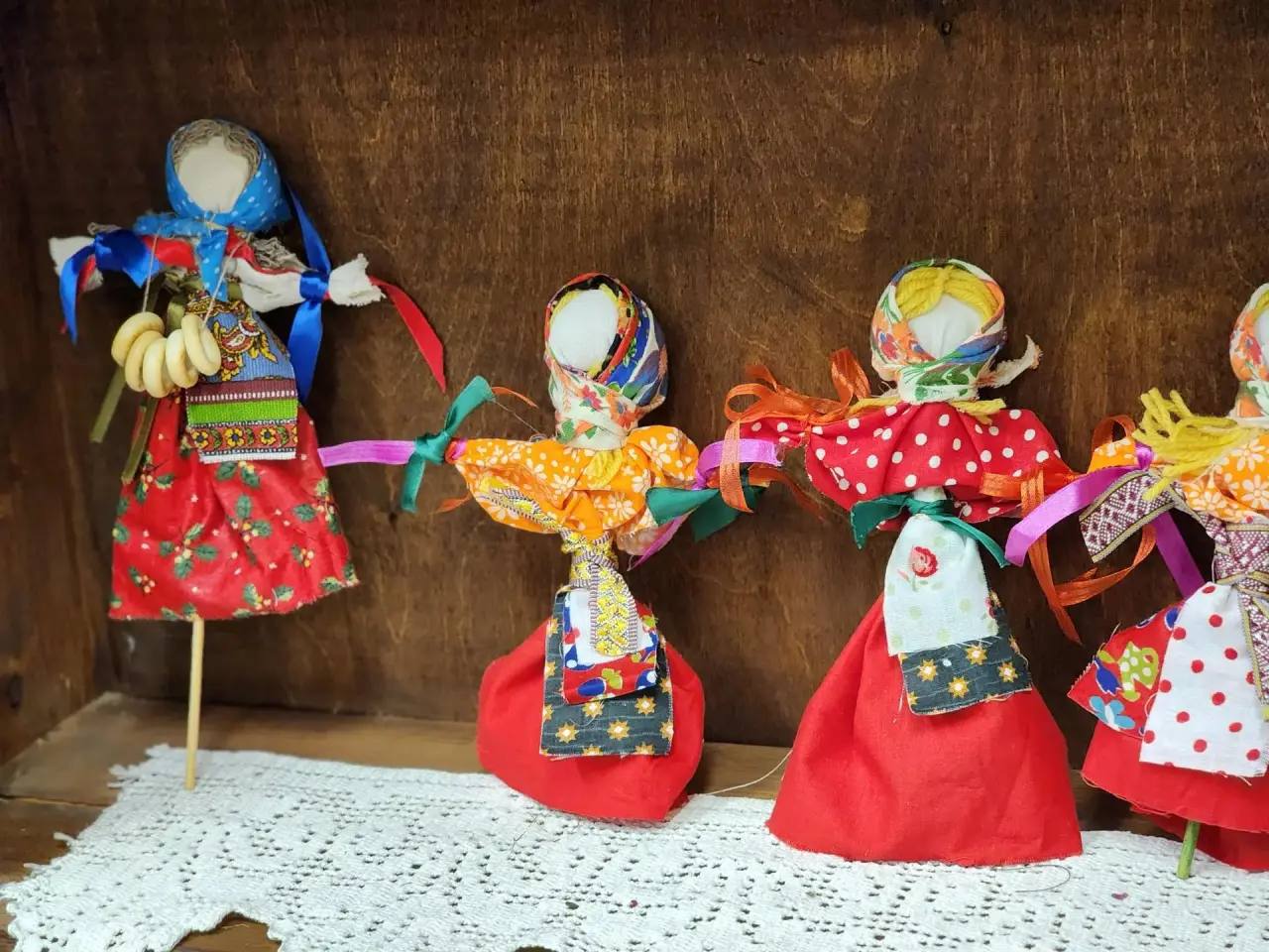 В библиотечном центре «Аленький цветочек» в г. Хотьково провели мастер-класс по изготовлению куклы Маслёнки В библиотечном центре «Аленький цветочек» в г. Хотьково провели мастер-класс по изготовлению куклы Маслёнки