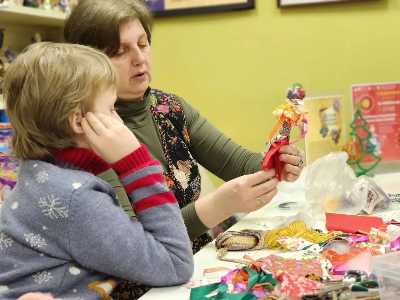 В библиотечном центре «Аленький цветочек» в г. Хотьково провели мастер-класс по изготовлению куклы Маслёнки В библиотечном центре «Аленький цветочек» в г. Хотьково провели мастер-класс по изготовлению куклы Маслёнки