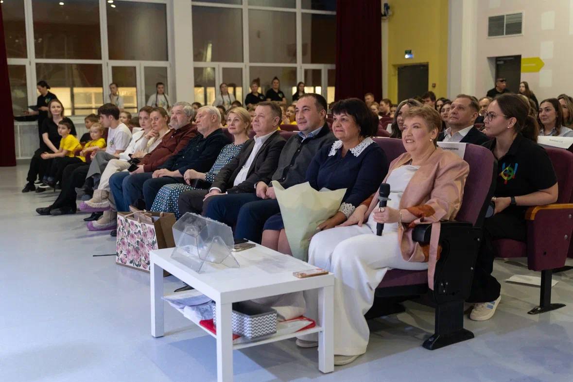 Руководитель театра «ШЭСТ» и Центра эстетического воспитания Елена Жихарева отметила юбилей Руководитель театра «ШЭСТ» и Центра эстетического воспитания Елена Жихарева отметила юбилей