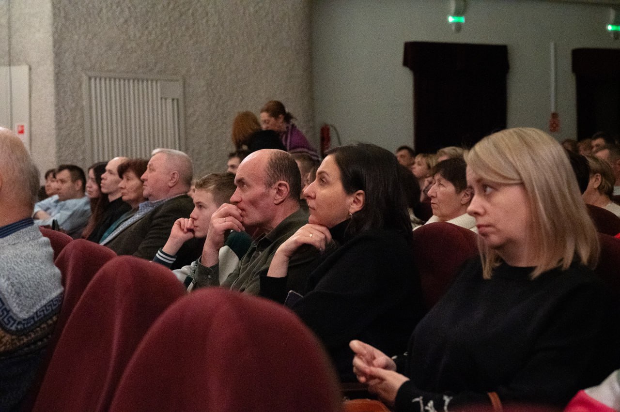 В театре «Зазеркалье» состоялся показ спектакля «Генерал», на котором побывали и журналисты Серпуховского информационного агентства В театре «Зазеркалье» состоялся показ спектакля «Генерал», на котором побывали и журналисты Серпуховского информационного агентства