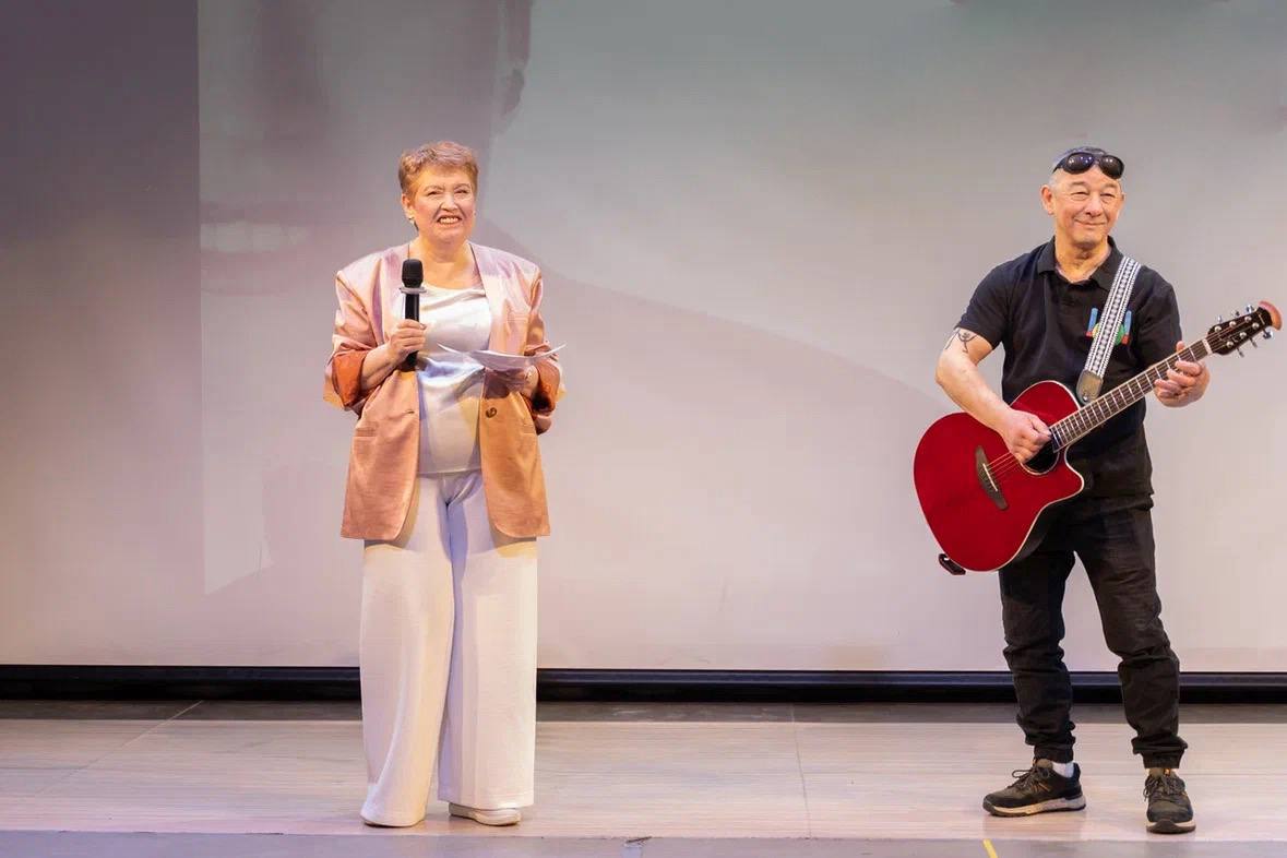 Руководитель театра «ШЭСТ» и Центра эстетического воспитания Елена Жихарева отметила юбилей Руководитель театра «ШЭСТ» и Центра эстетического воспитания Елена Жихарева отметила юбилей