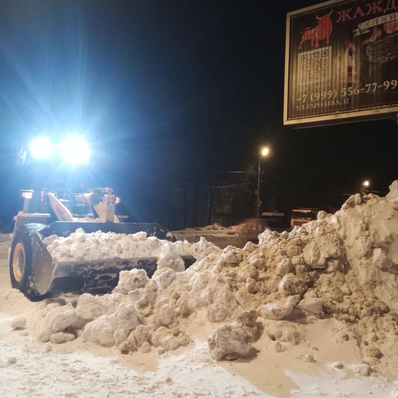 С улиц города за сутки вывезли 2,5 тысячи тонны снега