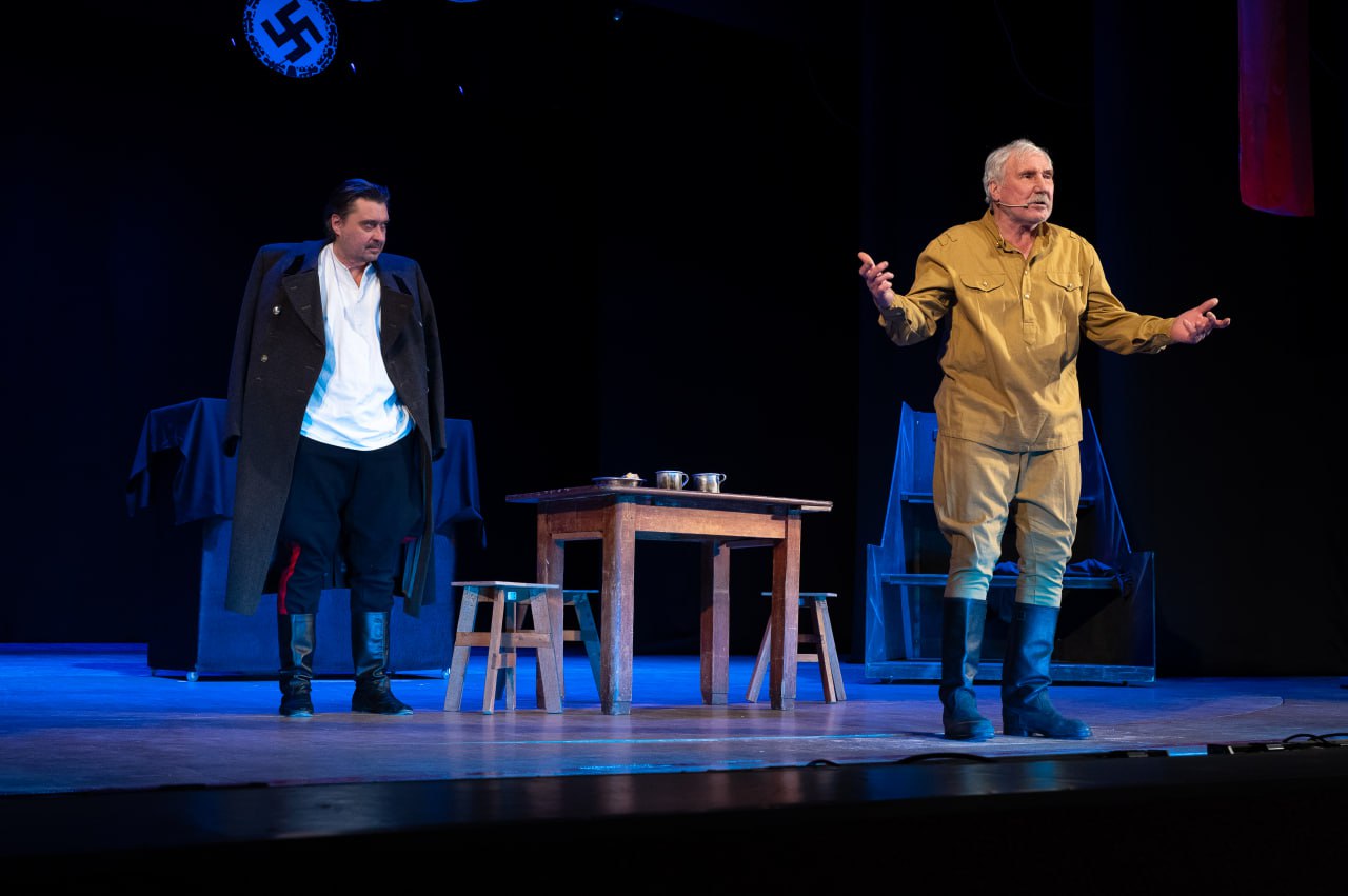 В театре «Зазеркалье» состоялся показ спектакля «Генерал», на котором побывали и журналисты Серпуховского информационного агентства В театре «Зазеркалье» состоялся показ спектакля «Генерал», на котором побывали и журналисты Серпуховского информационного агентства