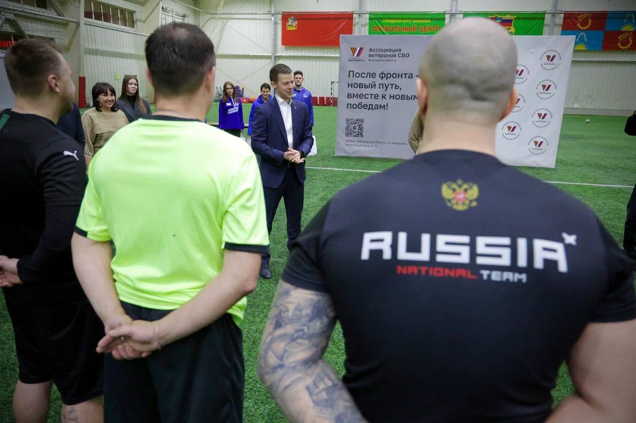 Сергей Юров: Команда настоящих Героев. В конце дня поприветствовал футбольную команду Балашихинского отделения Ассоциации ветеранов СВО «Штурм» перед их товарищеским матчем с командой ПАО «АК «Рубин» Сергей Юров: Команда настоящих Героев. В конце дня поприветствовал футбольную команду Балашихинского отделения Ассоциации ветеранов СВО «Штурм» перед их товарищеским матчем с командой ПАО «АК «Рубин»