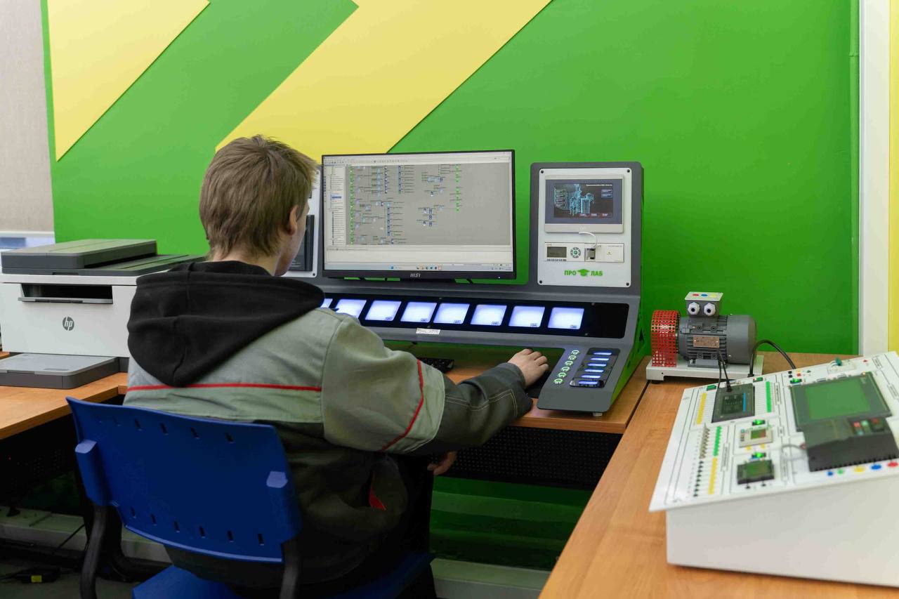 В жуковском подразделении колледжа «Московия» готовят сварщиков с использованием VR-технологий В жуковском подразделении колледжа «Московия» готовят сварщиков с использованием VR-технологий