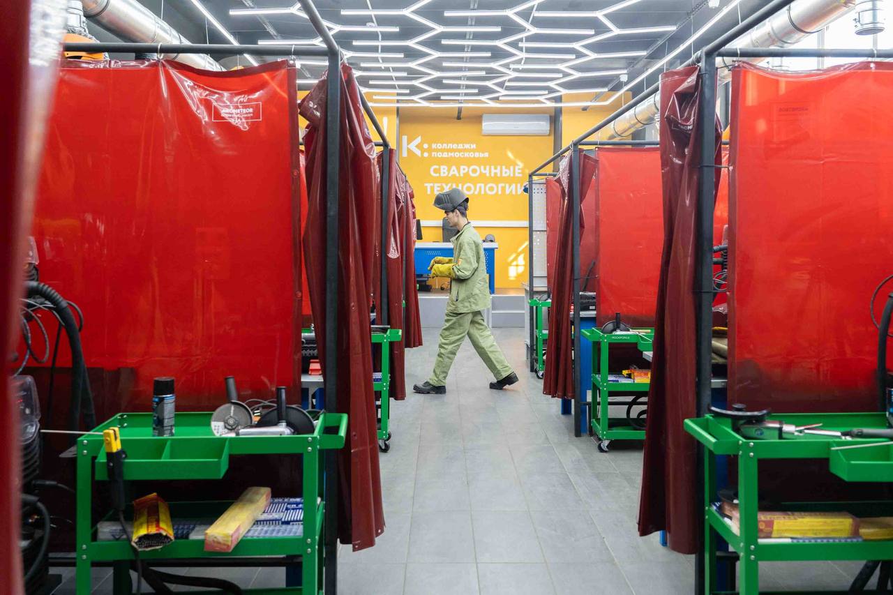 В жуковском подразделении колледжа «Московия» готовят сварщиков с использованием VR-технологий В жуковском подразделении колледжа «Московия» готовят сварщиков с использованием VR-технологий