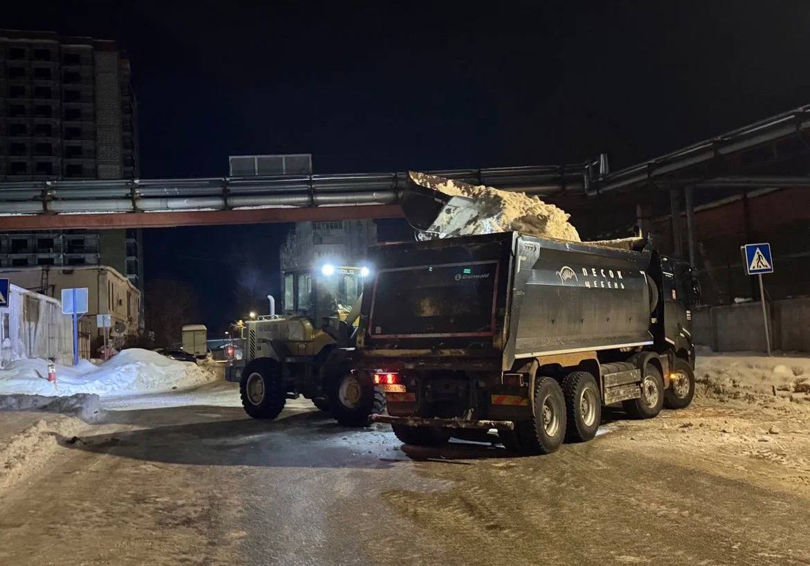 Погода не дает продохнуть дорожникам, но они не сдаются — в Подмосковье уборка снега идет даже ночью Погода не дает продохнуть дорожникам, но они не сдаются — в Подмосковье уборка снега идет даже ночью