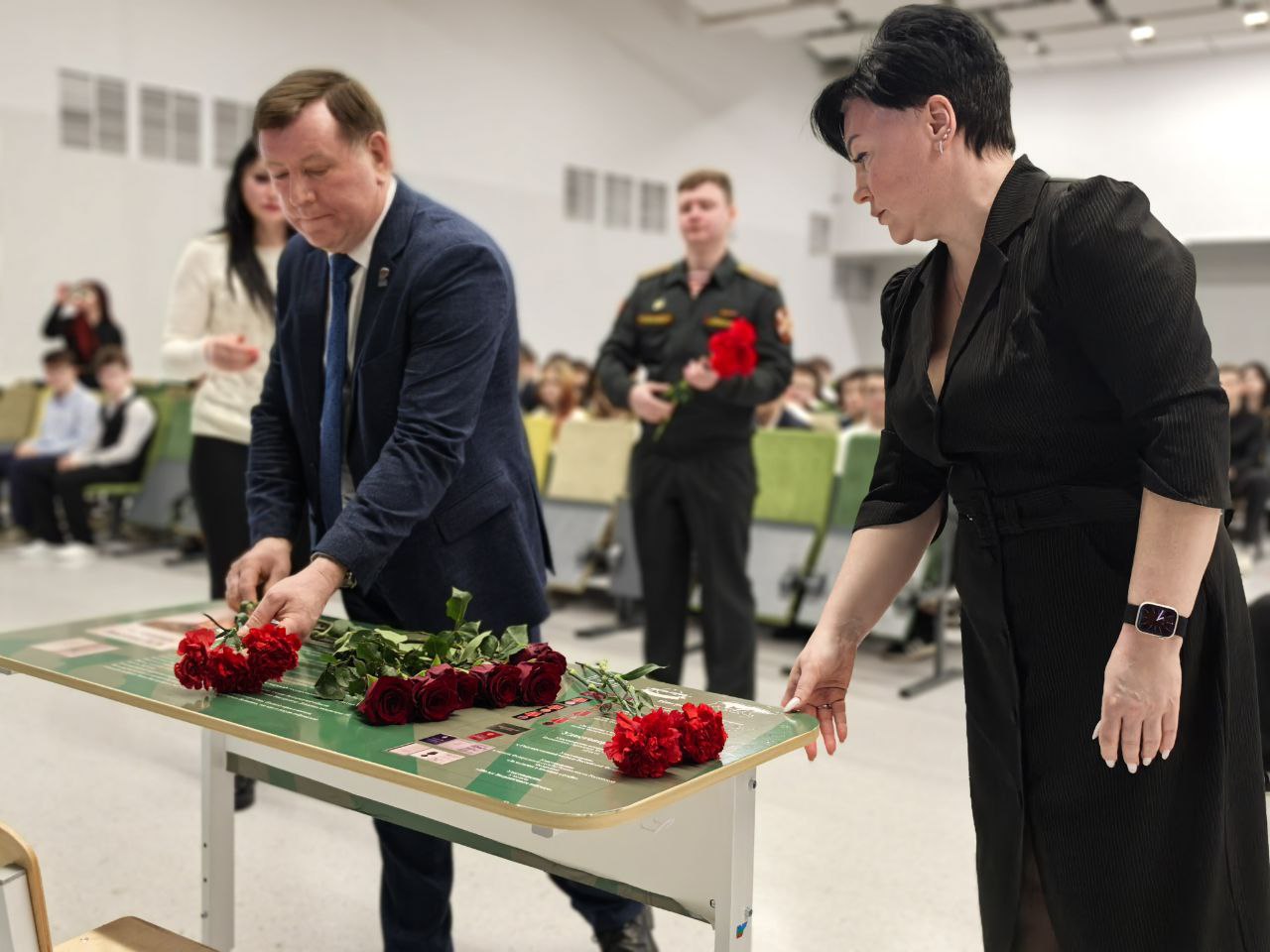 Парту Героя Романа Донденко открыли в школе № 32 в Балашихе Парту Героя Романа Донденко открыли в школе № 32 в Балашихе