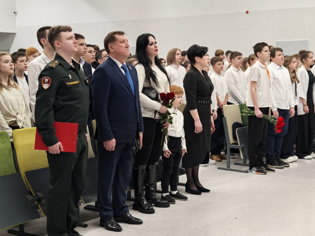 Парту Героя Романа Донденко открыли в школе № 32 в Балашихе Парту Героя Романа Донденко открыли в школе № 32 в Балашихе