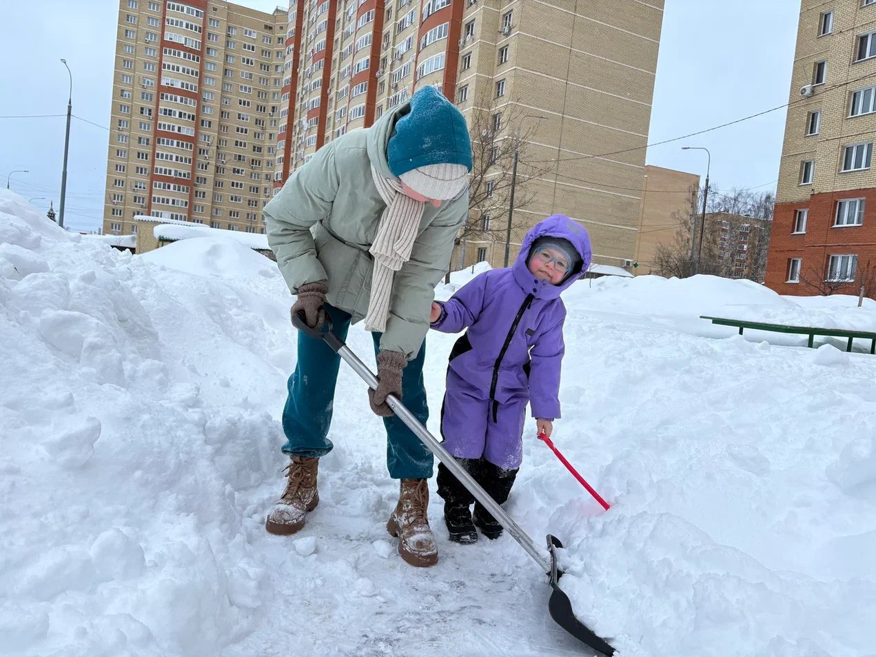 Жители Мытищ присоединились к субботнику по уборке снега Жители Мытищ присоединились к субботнику по уборке снега