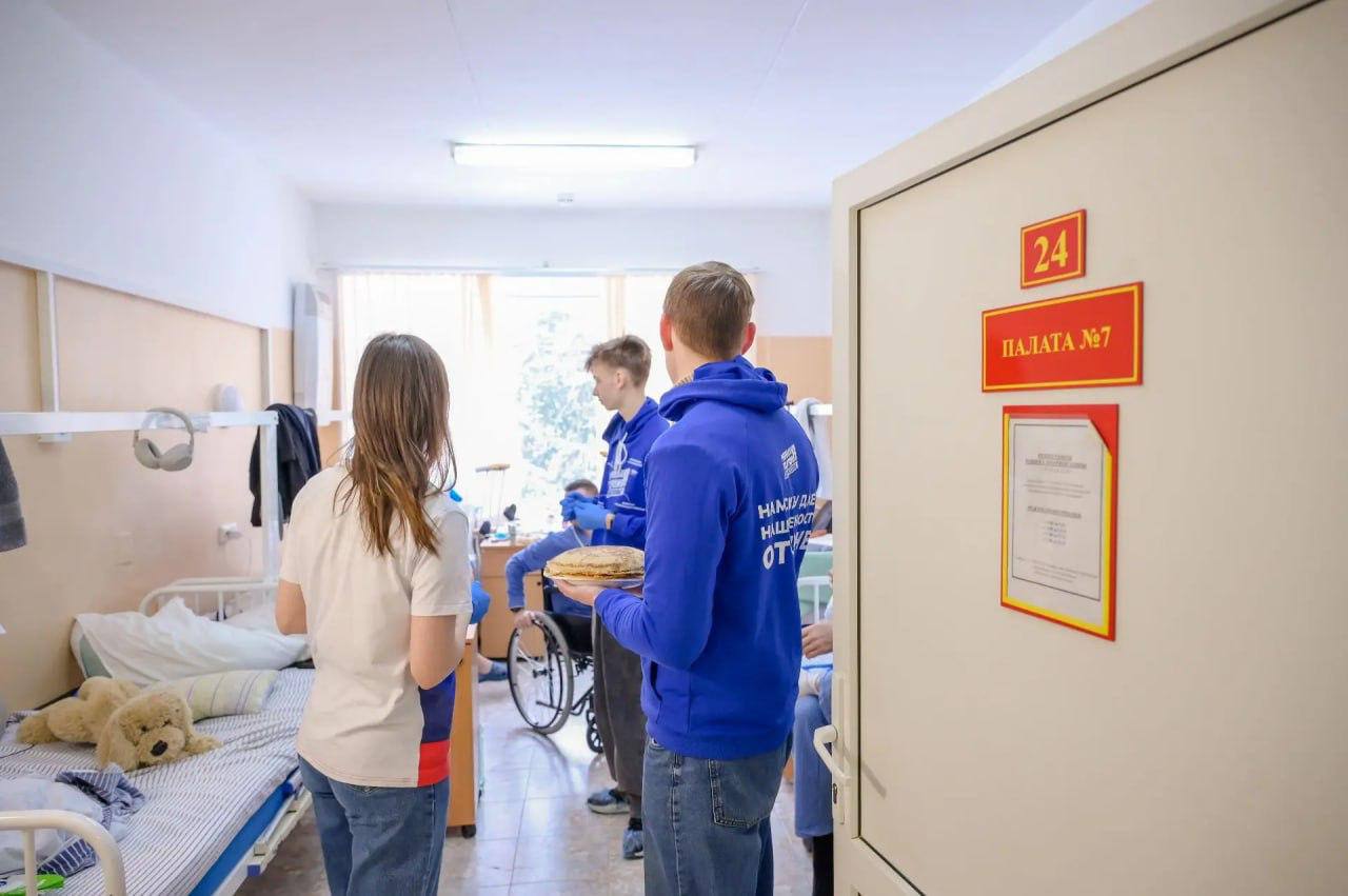 Бойцов, проходящих лечение в медучреждениях округа, поздравили с Днём защитника Отечества Бойцов, проходящих лечение в медучреждениях округа, поздравили с Днём защитника Отечества