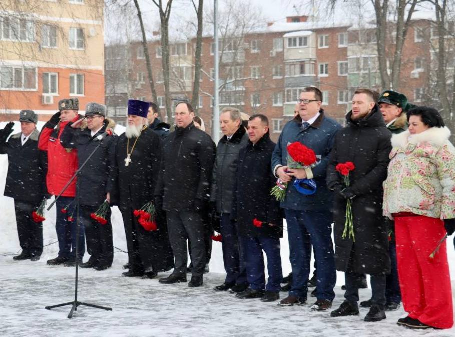 Сергей Мужальских: В преддверии Дня защитника Отечества в святых для жителей нашего округа местах - в сквере Героя Советского Союза В.Ф. Полякова и у стелы участникам спецоперации - состоялись памятные мероприятия Сергей Мужальских: В преддверии Дня защитника Отечества в святых для жителей нашего округа местах - в сквере Героя Советского Союза В.Ф. Полякова и у стелы участникам спецоперации - состоялись памятные мероприятия