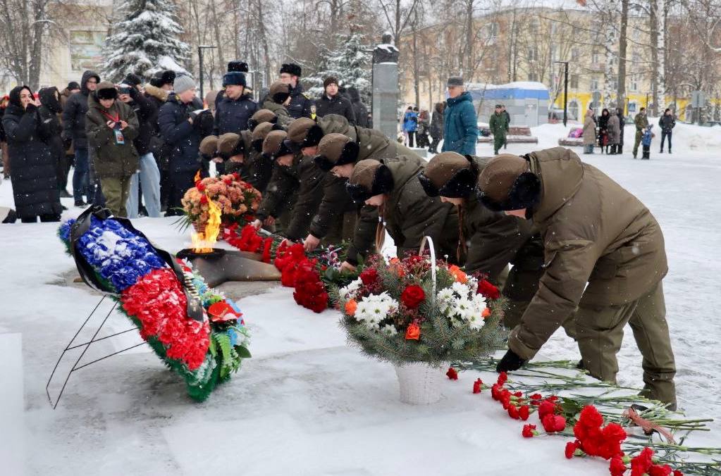 Сергей Мужальских: В преддверии Дня защитника Отечества в святых для жителей нашего округа местах - в сквере Героя Советского Союза В.Ф. Полякова и у стелы участникам спецоперации - состоялись памятные мероприятия Сергей Мужальских: В преддверии Дня защитника Отечества в святых для жителей нашего округа местах - в сквере Героя Советского Союза В.Ф. Полякова и у стелы участникам спецоперации - состоялись памятные мероприятия