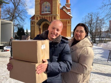 Депутат Совета депутатов городского округа Пушкинский Дмитрий Кульков передал гуманитарную помощь волонтёрам группы «Никто кроме нас»