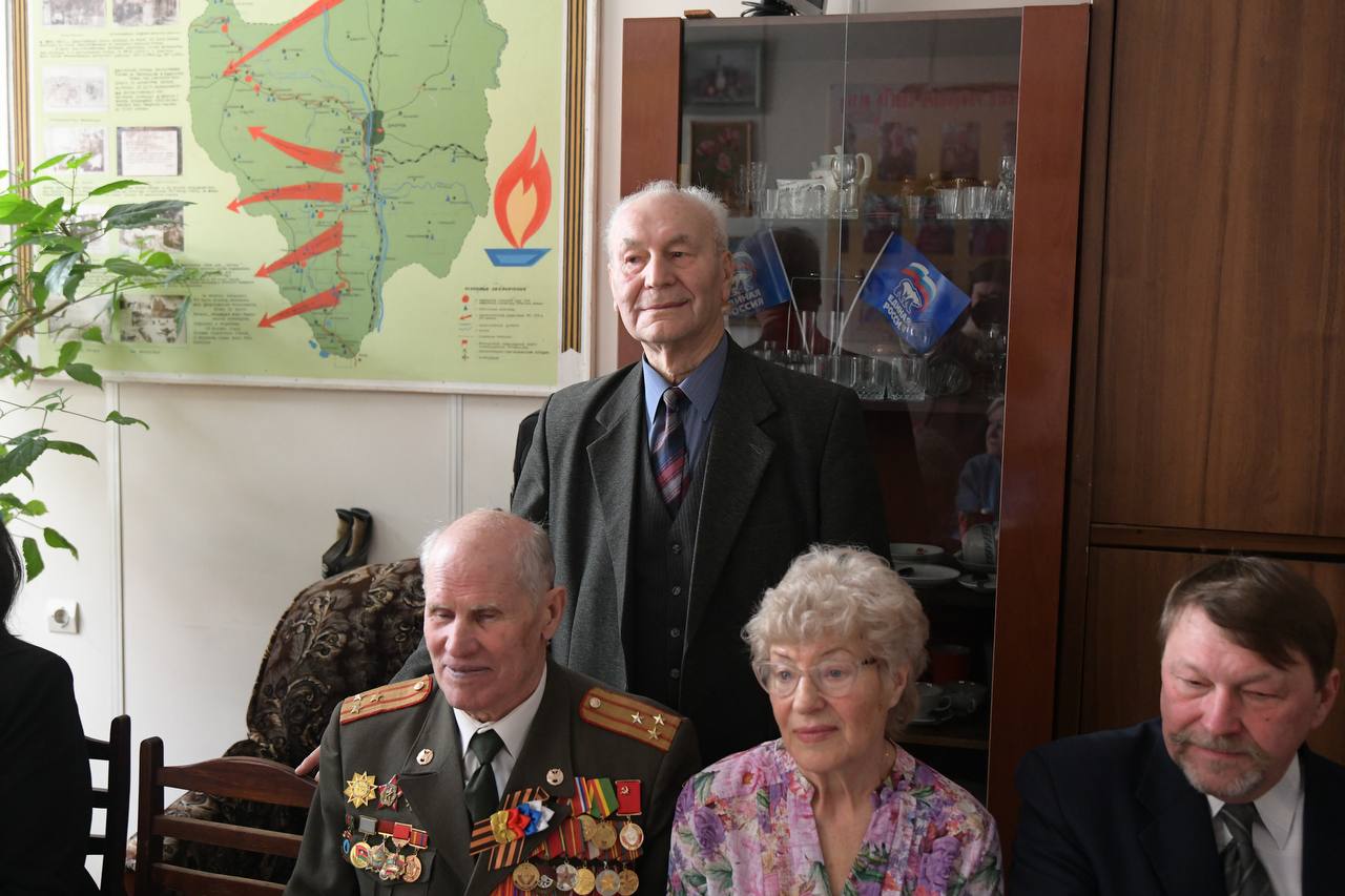 Встретился с президиумом совета ветеранов нашего округа Встретился с президиумом совета ветеранов нашего округа