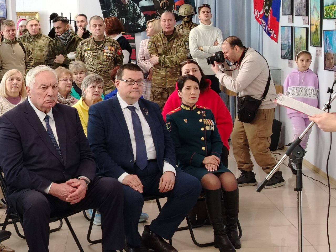 СТУПИНО. В преддверии Дня защитника Отечества принял участие в открытии персональной выставки ступинского художника Вячеслава Васильевича Котова СТУПИНО. В преддверии Дня защитника Отечества принял участие в открытии персональной выставки ступинского художника Вячеслава Васильевича Котова