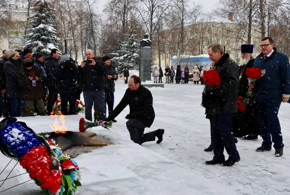 Сергей Мужальских: В преддверии Дня защитника Отечества в святых для жителей нашего округа местах - в сквере Героя Советского Союза В.Ф. Полякова и у стелы участникам спецоперации - состоялись памятные мероприятия Сергей Мужальских: В преддверии Дня защитника Отечества в святых для жителей нашего округа местах - в сквере Героя Советского Союза В.Ф. Полякова и у стелы участникам спецоперации - состоялись памятные мероприятия