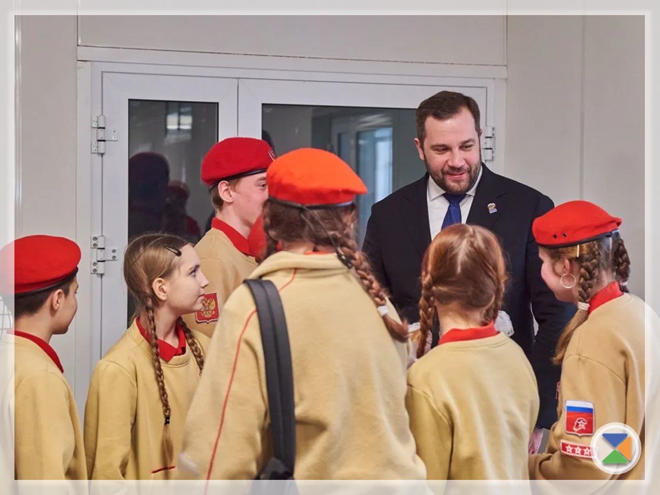 УРОК МУЖЕСТВА. В нашей школе прошло важное и значимое мероприятие – «Урок мужества», участниками которого стали юнармейцы, кадеты и участники «Движения первых» УРОК МУЖЕСТВА. В нашей школе прошло важное и значимое мероприятие – «Урок мужества», участниками которого стали юнармейцы, кадеты и участники «Движения первых»