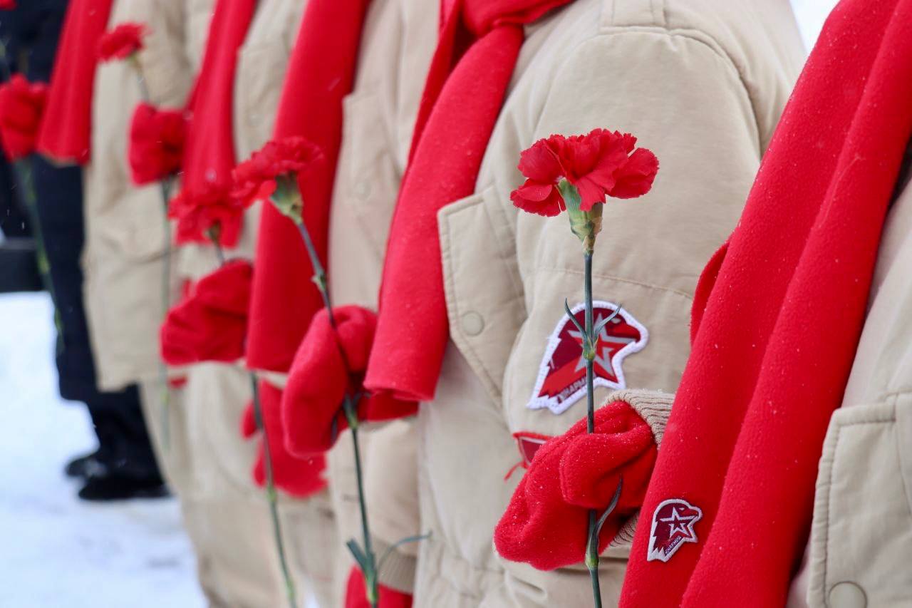 Сергей Мужальских: В преддверии Дня защитника Отечества в святых для жителей нашего округа местах - в сквере Героя Советского Союза В.Ф. Полякова и у стелы участникам спецоперации - состоялись памятные мероприятия Сергей Мужальских: В преддверии Дня защитника Отечества в святых для жителей нашего округа местах - в сквере Героя Советского Союза В.Ф. Полякова и у стелы участникам спецоперации - состоялись памятные мероприятия