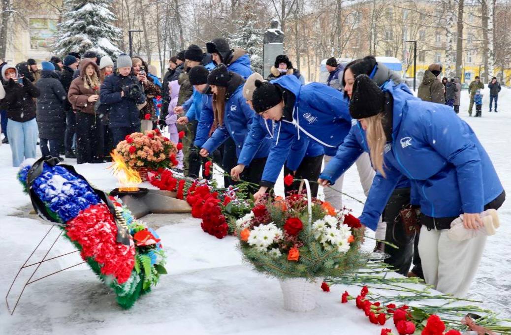 Сергей Мужальских: В преддверии Дня защитника Отечества в святых для жителей нашего округа местах - в сквере Героя Советского Союза В.Ф. Полякова и у стелы участникам спецоперации - состоялись памятные мероприятия Сергей Мужальских: В преддверии Дня защитника Отечества в святых для жителей нашего округа местах - в сквере Героя Советского Союза В.Ф. Полякова и у стелы участникам спецоперации - состоялись памятные мероприятия