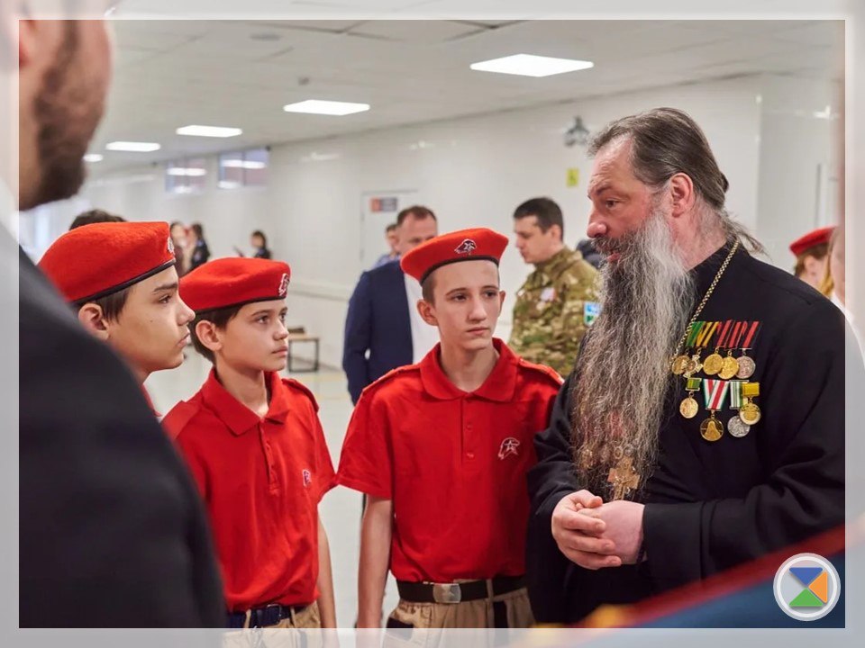 УРОК МУЖЕСТВА. В нашей школе прошло важное и значимое мероприятие – «Урок мужества», участниками которого стали юнармейцы, кадеты и участники «Движения первых» УРОК МУЖЕСТВА. В нашей школе прошло важное и значимое мероприятие – «Урок мужества», участниками которого стали юнармейцы, кадеты и участники «Движения первых»