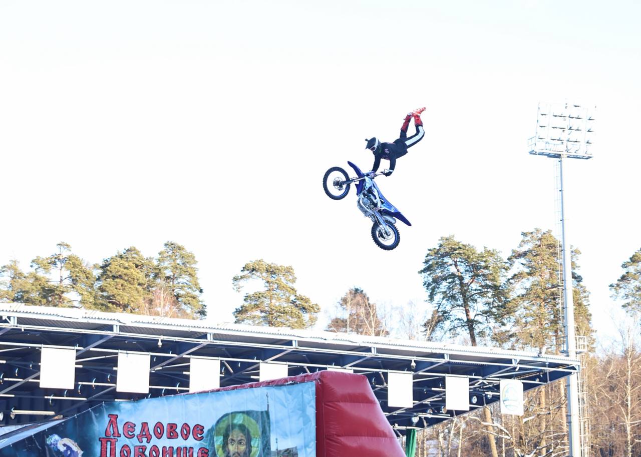Второй день наш Красногорск принимает финал личного Чемпионата России по мотогонкам на льду, широко известный под названием «спидвей» Второй день наш Красногорск принимает финал личного Чемпионата России по мотогонкам на льду, широко известный под названием «спидвей»