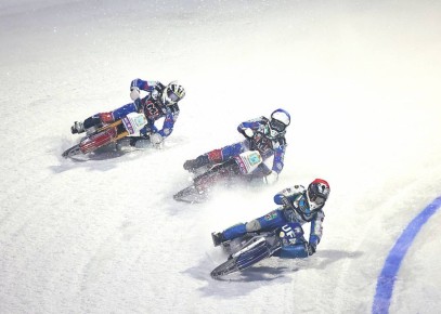 Второй день наш Красногорск принимает финал личного Чемпионата России по мотогонкам на льду, широко известный под названием «спидвей»