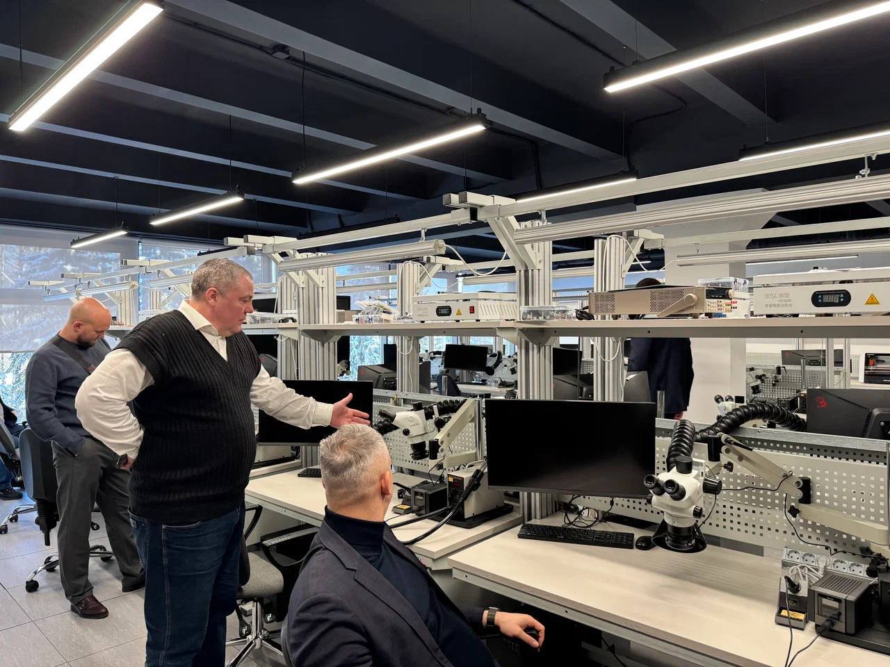 В преддверии Дня защитника Отечества участники программы «Герои Подмосковья» посетили ключевые объекты Щёлково и Фрязино В преддверии Дня защитника Отечества участники программы «Герои Подмосковья» посетили ключевые объекты Щёлково и Фрязино