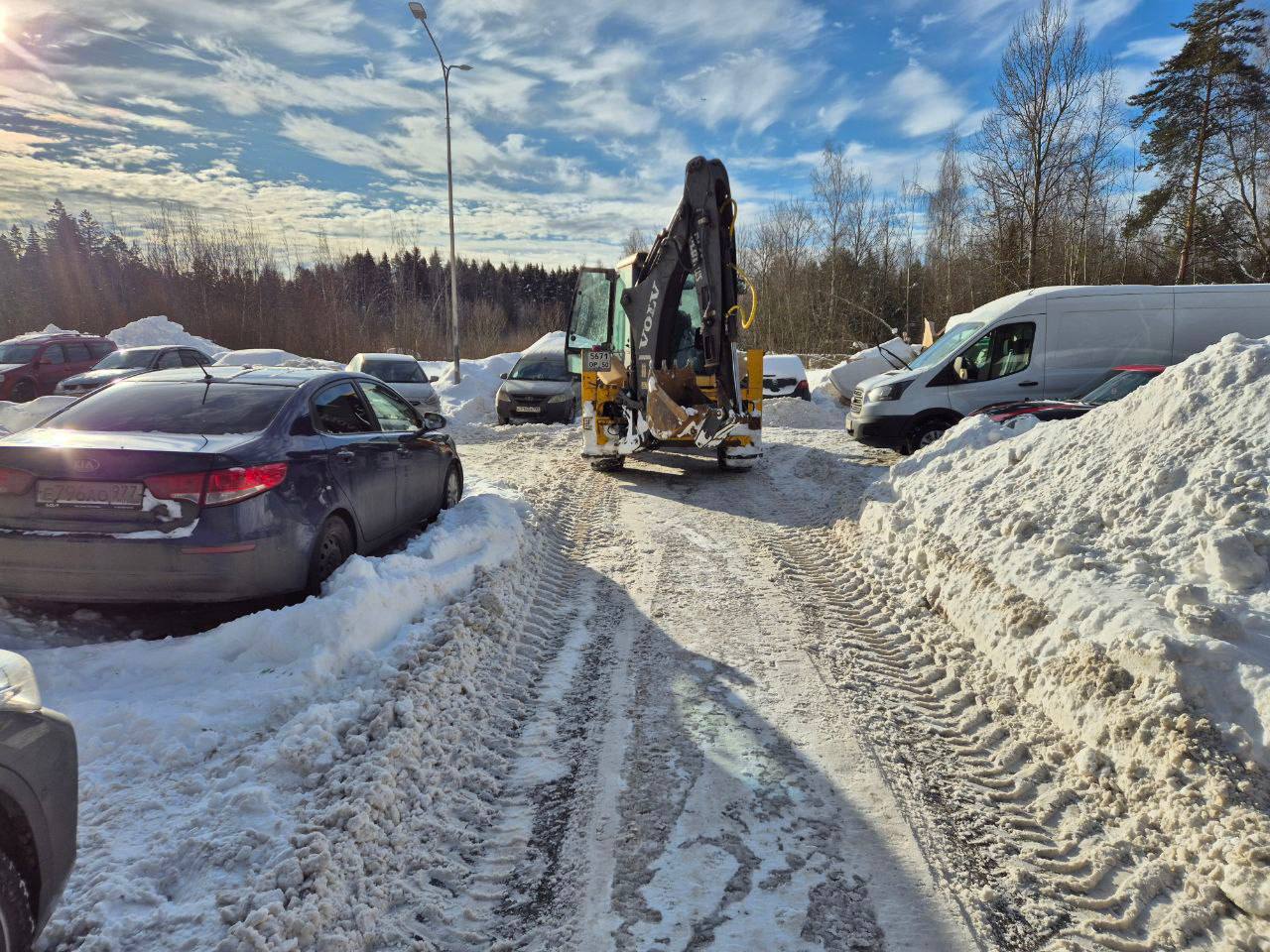 Коммунальные службы ведут усиленную работу по уборке снега в Лунёвском Коммунальные службы ведут усиленную работу по уборке снега в Лунёвском