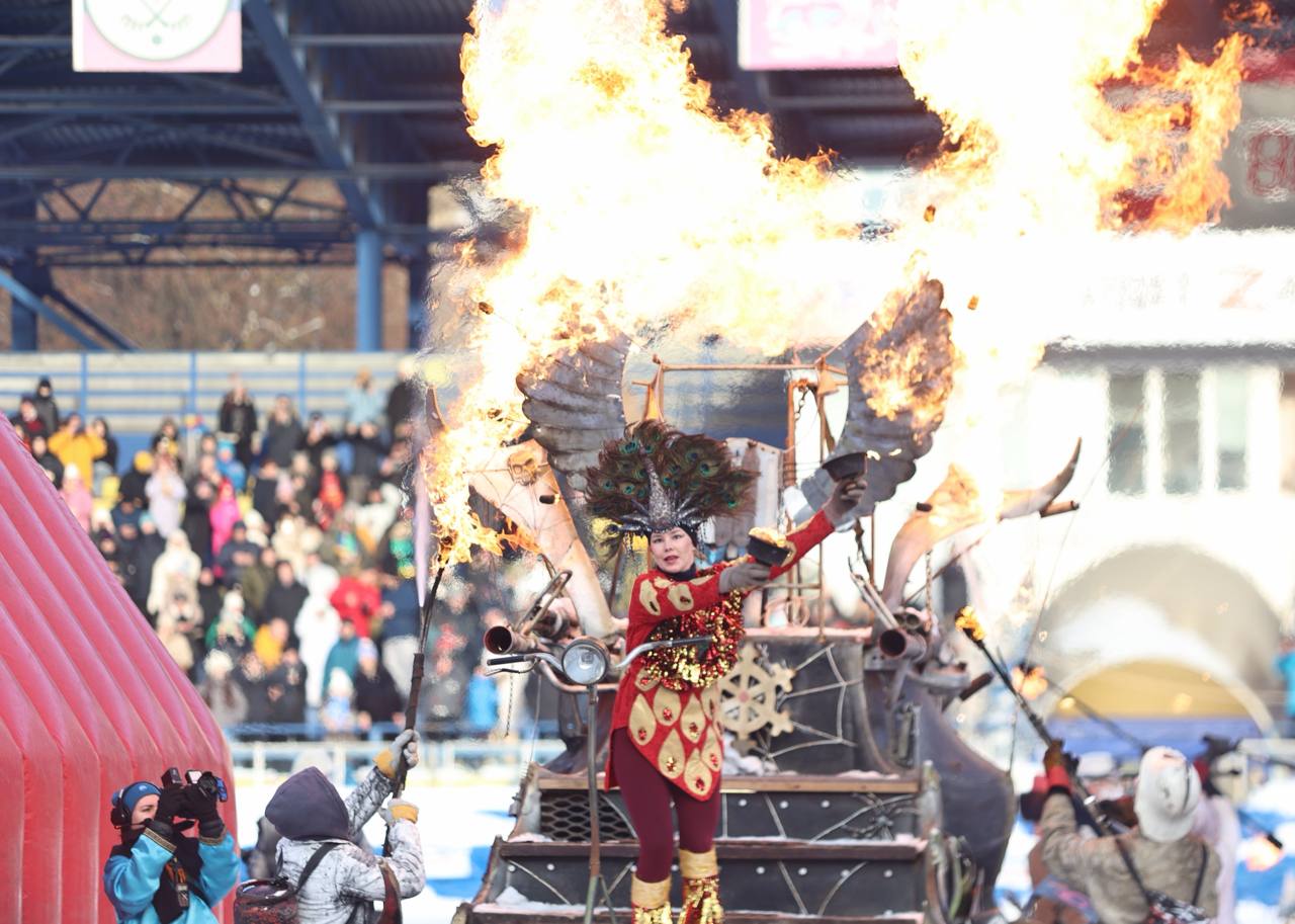 Второй день наш Красногорск принимает финал личного Чемпионата России по мотогонкам на льду, широко известный под названием «спидвей» Второй день наш Красногорск принимает финал личного Чемпионата России по мотогонкам на льду, широко известный под названием «спидвей»