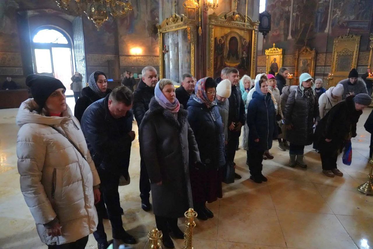 Сегодня в Успенском соборе Свято-Троицкой Сергиевой лавры мы разделили скорбь с теми, кому война нанесла самую тяжелую рану — потерю родного человека Сегодня в Успенском соборе Свято-Троицкой Сергиевой лавры мы разделили скорбь с теми, кому война нанесла самую тяжелую рану — потерю родного человека