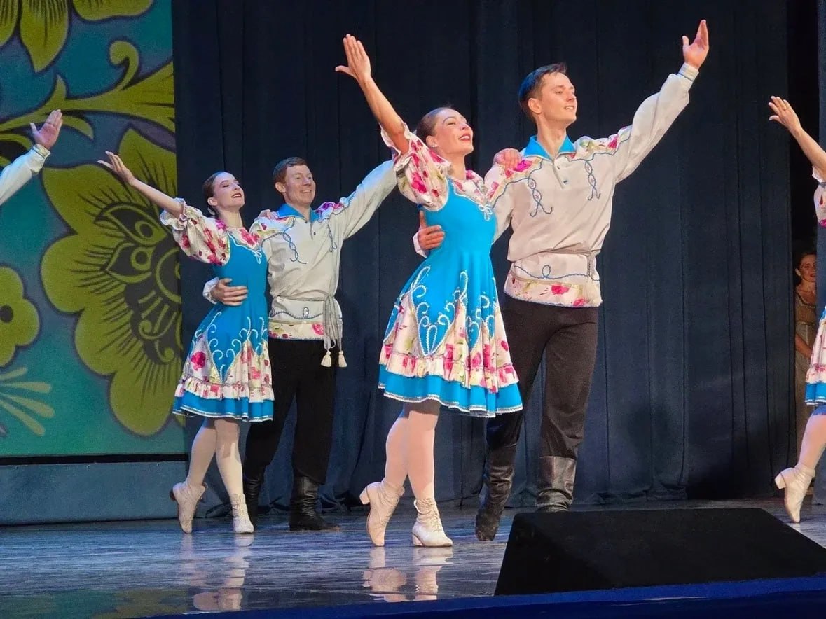 В Красногорске отметили 80летний юбилей народного ансамбля танца «Русская сторонка» В Красногорске отметили 80летний юбилей народного ансамбля танца «Русская сторонка»