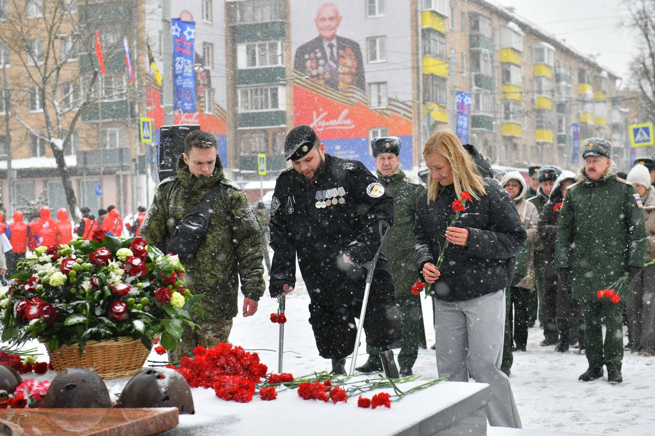 В Химках открыли мемориальную доску в честь бойца СВО Артура Уланова В Химках открыли мемориальную доску в честь бойца СВО Артура Уланова