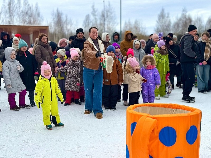 В городе Белоозерский городского округа Воскресенск народные гуляния прошли в сквере «Берёзовая роща» В городе Белоозерский городского округа Воскресенск народные гуляния прошли в сквере «Берёзовая роща»