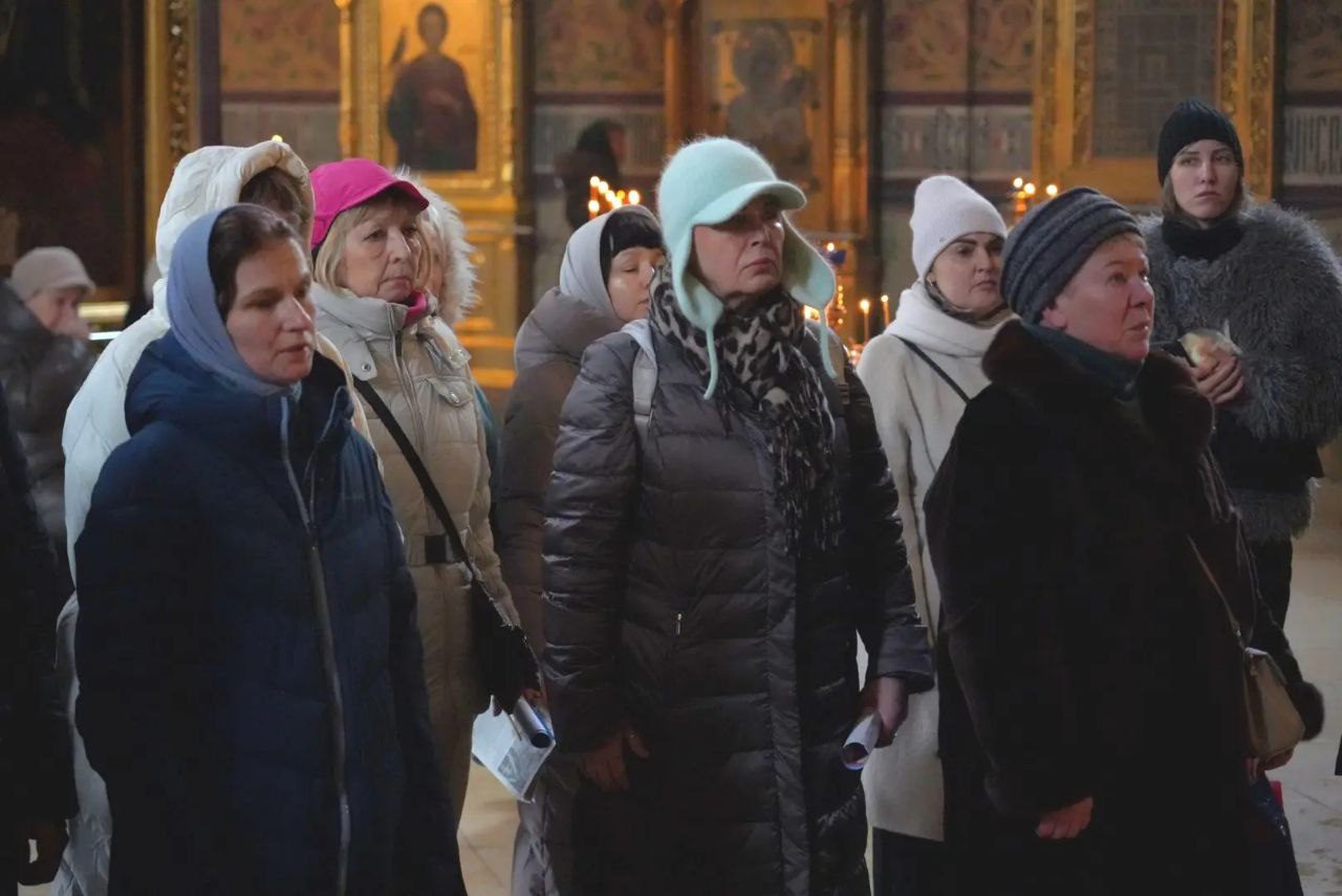 Сегодня в Успенском соборе Свято-Троицкой Сергиевой лавры мы разделили скорбь с теми, кому война нанесла самую тяжелую рану — потерю родного человека Сегодня в Успенском соборе Свято-Троицкой Сергиевой лавры мы разделили скорбь с теми, кому война нанесла самую тяжелую рану — потерю родного человека