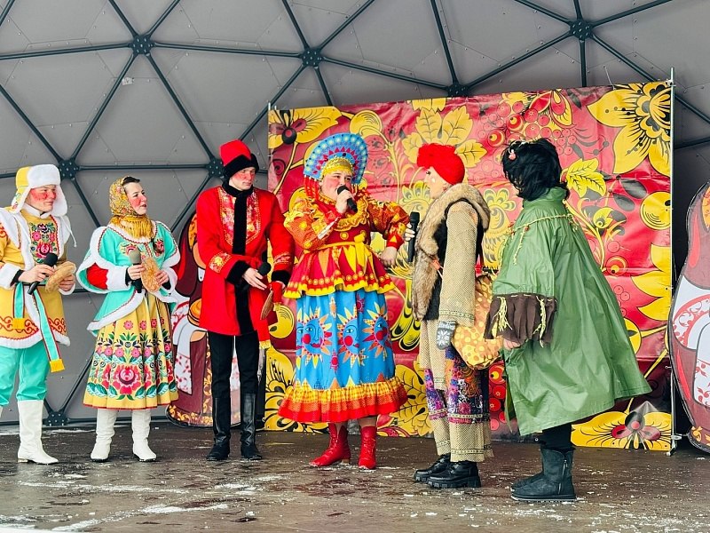 Широкая Масленица вновь собрала гостей и жителей села Ашитково на площади у Дома культуры, чтобы шумно и весело попрощаться с зимой Широкая Масленица вновь собрала гостей и жителей села Ашитково на площади у Дома культуры, чтобы шумно и весело попрощаться с зимой