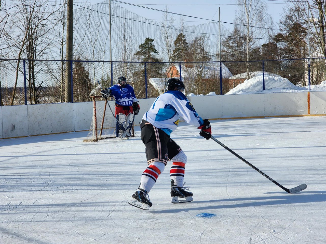 «Белые» вырвали победу у команды Александра Овечкина в хоккейном турнире в Красноармейске «Белые» вырвали победу у команды Александра Овечкина в хоккейном турнире в Красноармейске