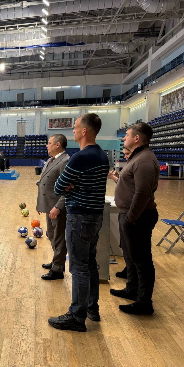 Заместитель главы м. о. Чехов Вадим Шевырёв посетил матчи плейофф в рамках Чеховской школьной Лиги по гандболу! Встречи прошли на большой спортивной арене Дворца Спорта «Олимпийский» им. В.С. Максимова» Заместитель главы м. о. Чехов Вадим Шевырёв посетил матчи плейофф в рамках Чеховской школьной Лиги по гандболу! Встречи прошли на большой спортивной арене Дворца Спорта «Олимпийский» им. В.С. Максимова»