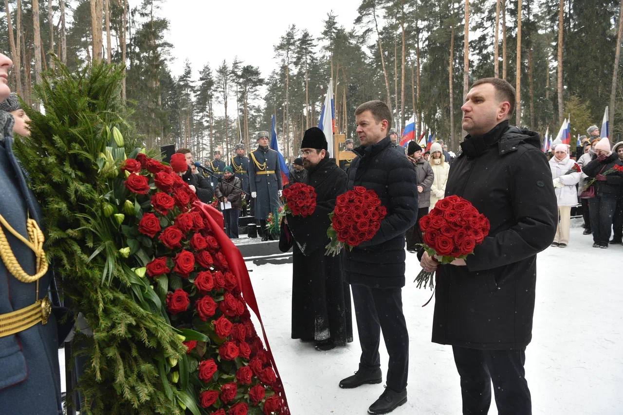 Сергей Юров: Сегодня вместе с председателем Московской областной Думы Игорем Юрьевичем Брынцаловым и временно исполняющим полномочия главы Реутова Алексеем Станиславовичем Ковязиным приняли участие в памятном митинге на... Сергей Юров: Сегодня вместе с председателем Московской областной Думы Игорем Юрьевичем Брынцаловым и временно исполняющим полномочия главы Реутова Алексеем Станиславовичем Ковязиным приняли участие в памятном митинге на...