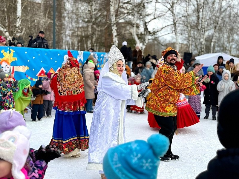 В городе Белоозерский городского округа Воскресенск народные гуляния прошли в сквере «Берёзовая роща» В городе Белоозерский городского округа Воскресенск народные гуляния прошли в сквере «Берёзовая роща»