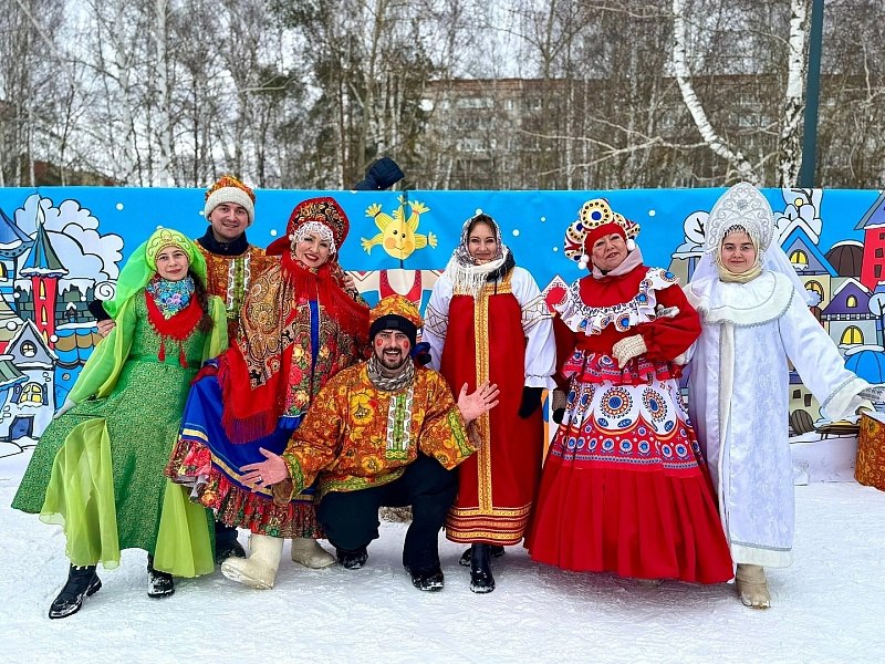 В городе Белоозерский городского округа Воскресенск народные гуляния прошли в сквере «Берёзовая роща» В городе Белоозерский городского округа Воскресенск народные гуляния прошли в сквере «Берёзовая роща»