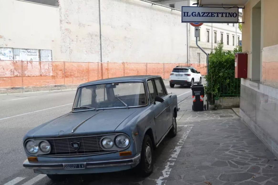 Машину, которая 47 лет стояла припаркованной, превратили в экспонат в Италии