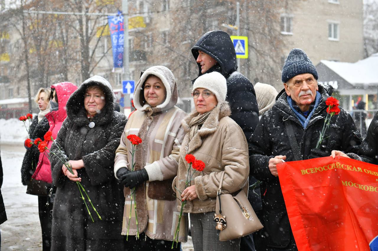 В Химках открыли мемориальную доску в честь бойца СВО Артура Уланова В Химках открыли мемориальную доску в честь бойца СВО Артура Уланова