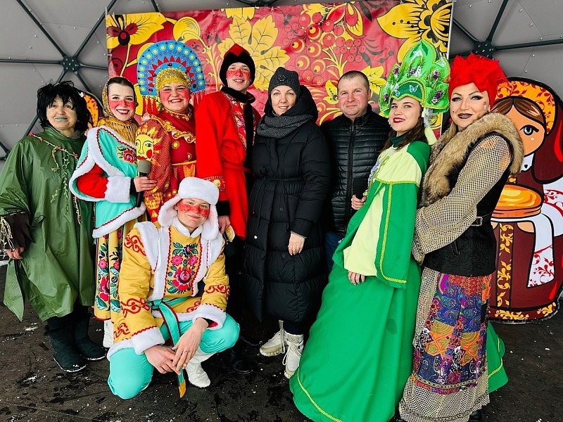 Широкая Масленица вновь собрала гостей и жителей села Ашитково на площади у Дома культуры, чтобы шумно и весело попрощаться с зимой Широкая Масленица вновь собрала гостей и жителей села Ашитково на площади у Дома культуры, чтобы шумно и весело попрощаться с зимой