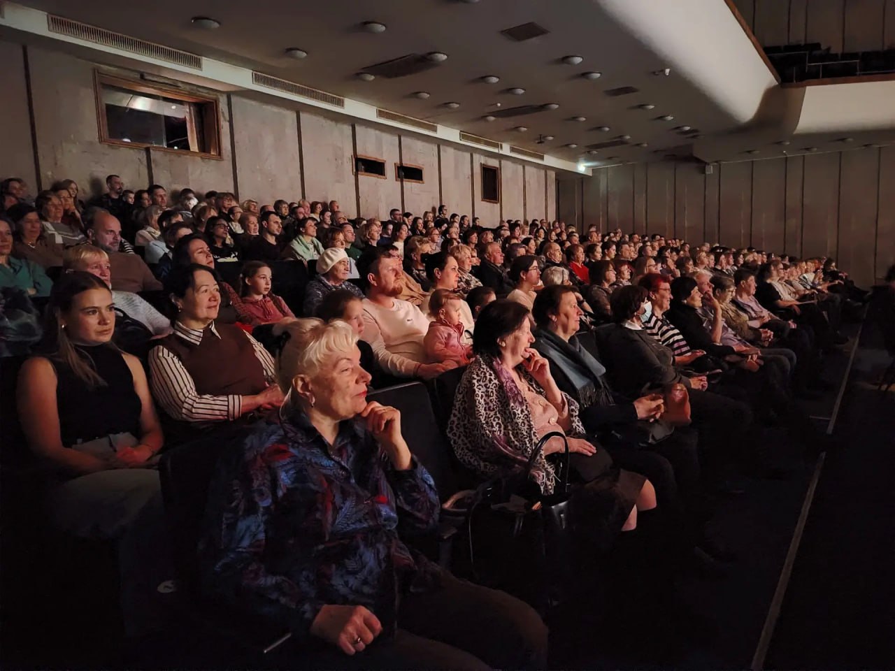 В Красногорске отметили 80летний юбилей народного ансамбля танца «Русская сторонка» В Красногорске отметили 80летний юбилей народного ансамбля танца «Русская сторонка»