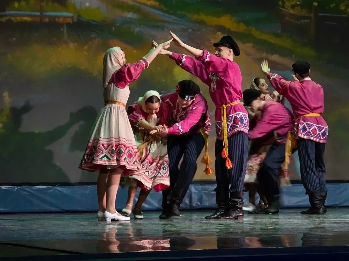 В Красногорске отметили 80летний юбилей народного ансамбля танца «Русская сторонка» В Красногорске отметили 80летний юбилей народного ансамбля танца «Русская сторонка»