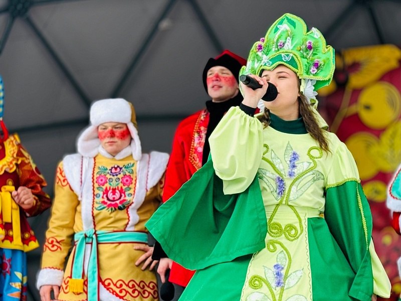 Широкая Масленица вновь собрала гостей и жителей села Ашитково на площади у Дома культуры, чтобы шумно и весело попрощаться с зимой Широкая Масленица вновь собрала гостей и жителей села Ашитково на площади у Дома культуры, чтобы шумно и весело попрощаться с зимой